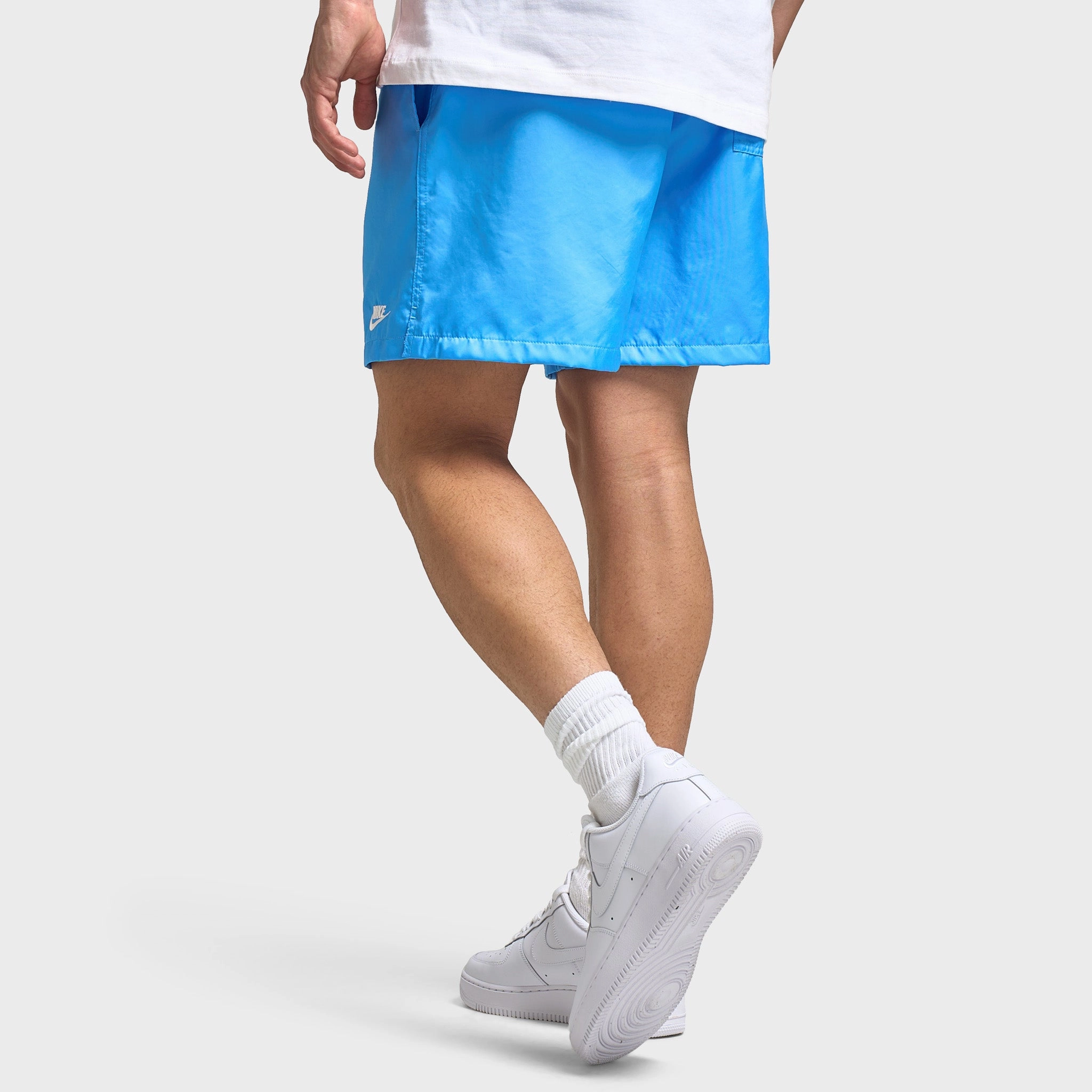 Nike Club Flow Shorts University / White